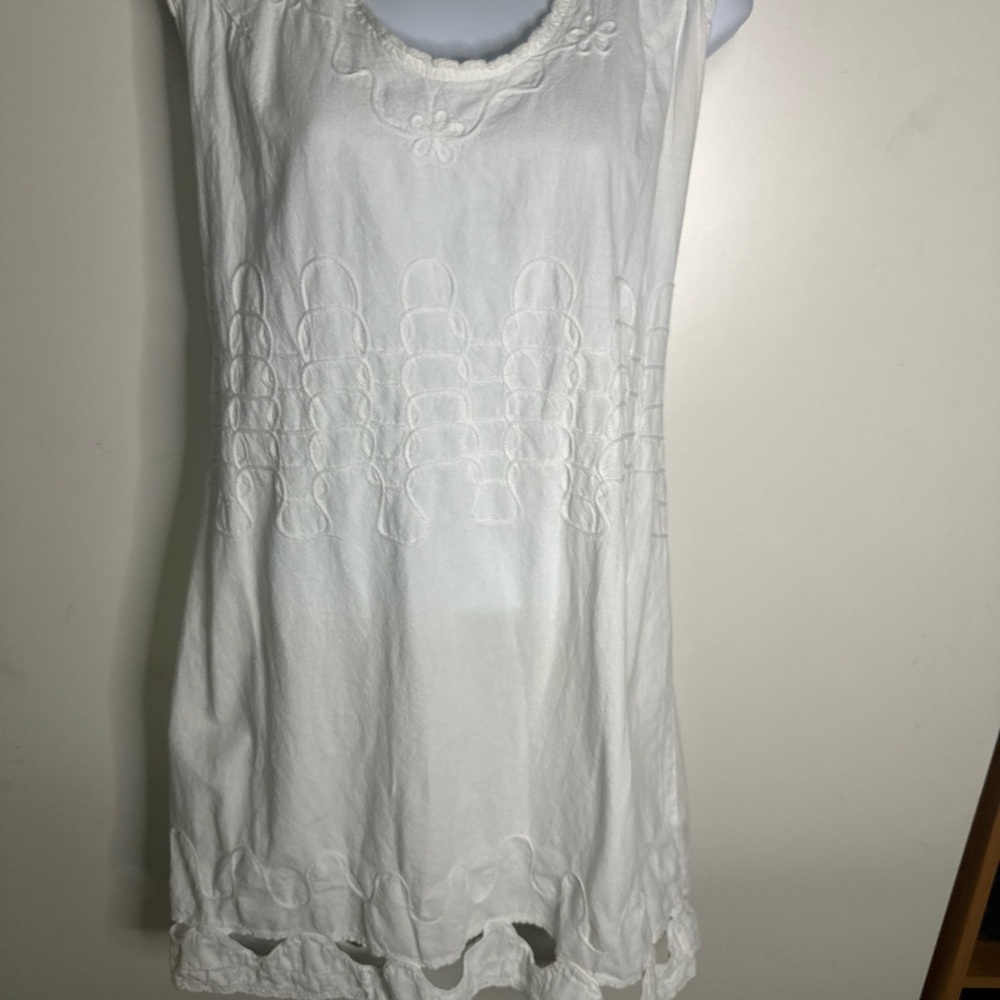 Giocam Elegant White Sleeveless Mini Dress. Size large.